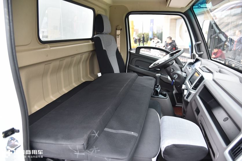 2020款飞碟奥驰V3实拍,豪华内饰,配可翻转卧铺,舒适度再升级 - 第10张 - 提加商用车网 2020款飞碟奥驰V3实拍,豪华内饰,配可翻转卧铺,舒适度再升级 - 第10张