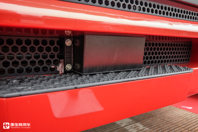 真正可以比拼欧卡的国产旗舰卡车,实拍高配版格尔发K7,配置真到位! - 第5张 - 提加商用车网 真正可以比拼欧卡的国产旗舰卡车,实拍高配版格尔发K7,配置真到位! - 第5张