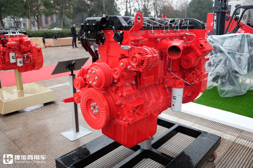 真正可以比拼欧卡的国产旗舰卡车,实拍高配版格尔发K7,配置真到位! - 第6张 - 提加商用车网 真正可以比拼欧卡的国产旗舰卡车,实拍高配版格尔发K7,配置真到位! - 第6张