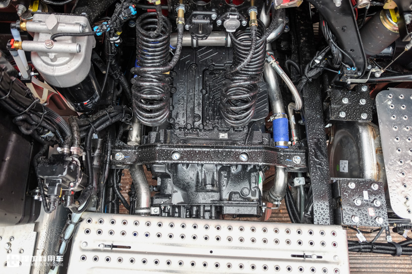 真正可以比拼欧卡的国产旗舰卡车,实拍高配版格尔发K7,配置真到位! - 第7张 - 提加商用车网 真正可以比拼欧卡的国产旗舰卡车,实拍高配版格尔发K7,配置真到位! - 第7张