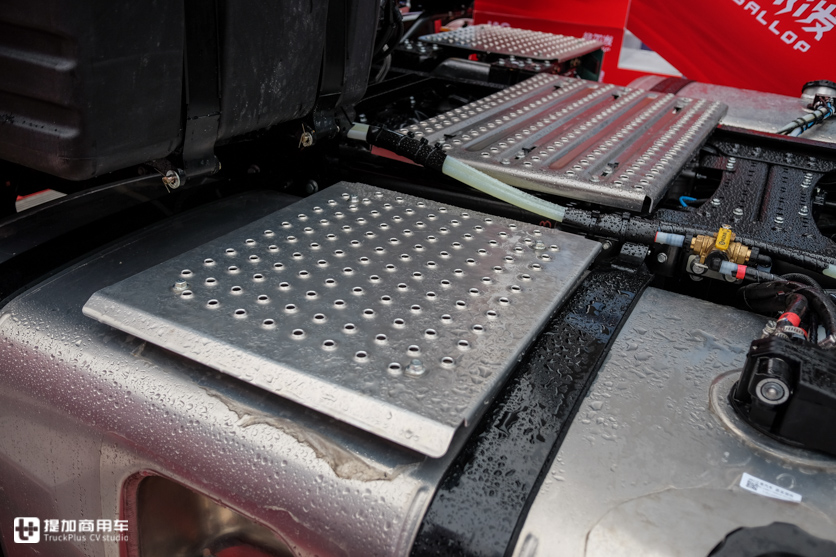 真正可以比拼欧卡的国产旗舰卡车,实拍高配版格尔发K7,配置真到位! - 第13张 - 提加商用车网 真正可以比拼欧卡的国产旗舰卡车,实拍高配版格尔发K7,配置真到位! - 第13张