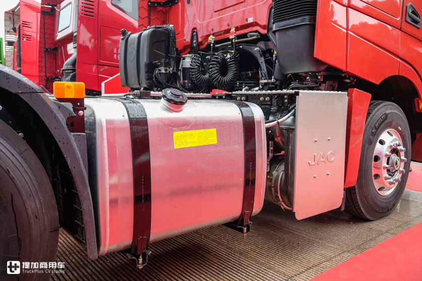 真正可以比拼欧卡的国产旗舰卡车,实拍高配版格尔发K7,配置真到位! - 第14张 - 提加商用车网 真正可以比拼欧卡的国产旗舰卡车,实拍高配版格尔发K7,配置真到位! - 第14张