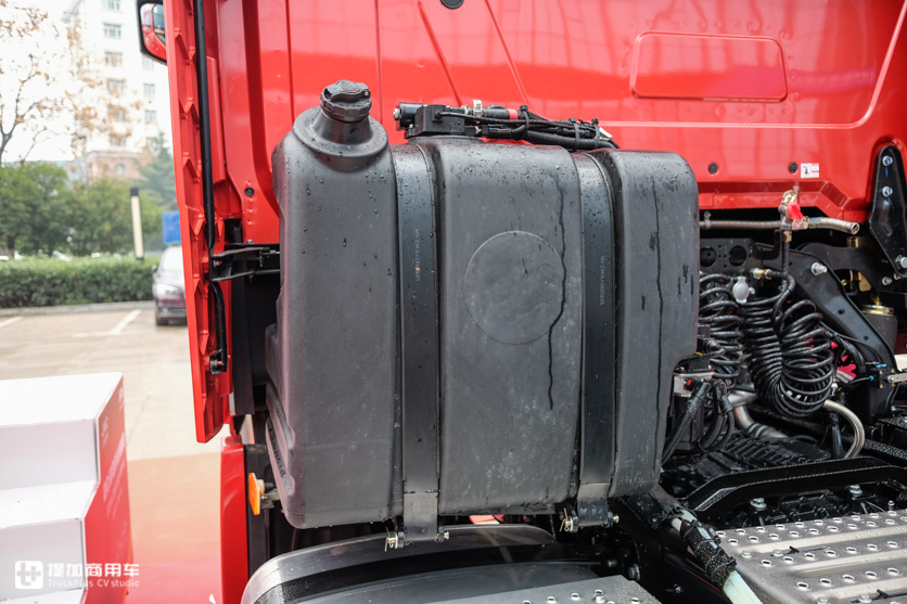 真正可以比拼欧卡的国产旗舰卡车,实拍高配版格尔发K7,配置真到位! - 第15张 - 提加商用车网 真正可以比拼欧卡的国产旗舰卡车,实拍高配版格尔发K7,配置真到位! - 第15张