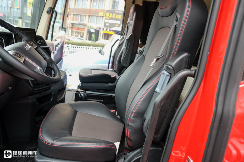 真正可以比拼欧卡的国产旗舰卡车,实拍高配版格尔发K7,配置真到位! - 第19张 - 提加商用车网 真正可以比拼欧卡的国产旗舰卡车,实拍高配版格尔发K7,配置真到位! - 第19张