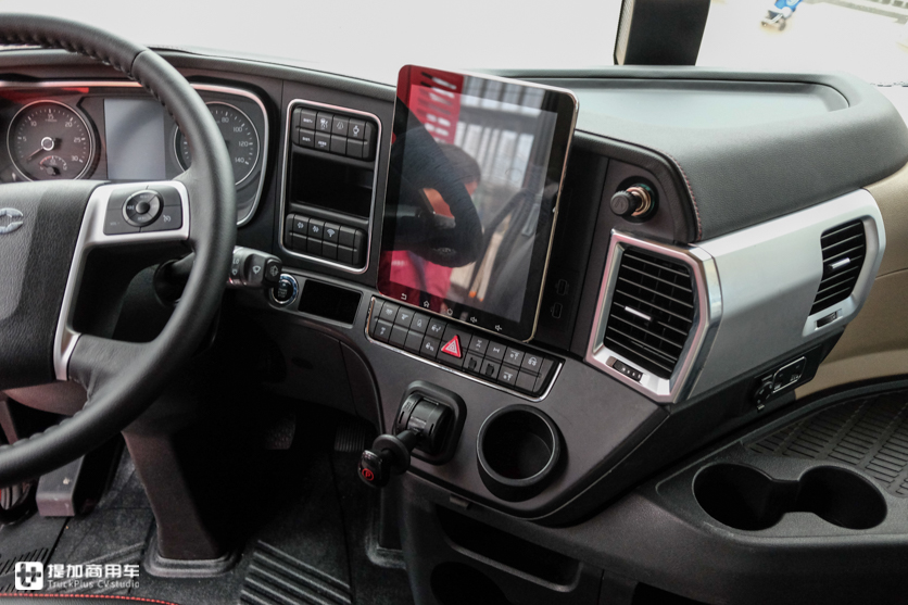 真正可以比拼欧卡的国产旗舰卡车,实拍高配版格尔发K7,配置真到位! - 第18张 - 提加商用车网 真正可以比拼欧卡的国产旗舰卡车,实拍高配版格尔发K7,配置真到位! - 第18张