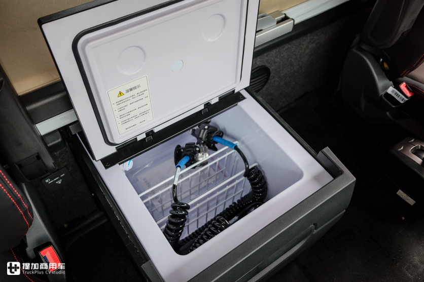 真正可以比拼欧卡的国产旗舰卡车,实拍高配版格尔发K7,配置真到位! - 第22张 - 提加商用车网 真正可以比拼欧卡的国产旗舰卡车,实拍高配版格尔发K7,配置真到位! - 第22张