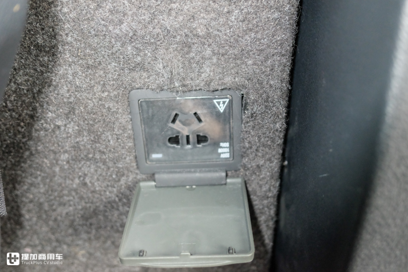 真正可以比拼欧卡的国产旗舰卡车,实拍高配版格尔发K7,配置真到位! - 第25张 - 提加商用车网 真正可以比拼欧卡的国产旗舰卡车,实拍高配版格尔发K7,配置真到位! - 第25张