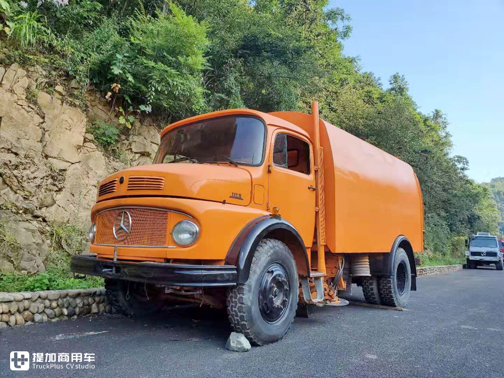 奔驰1959年推出的长头卡车，国内也曾引进，当时的双卧铺配置让人惊叹 - 第3张