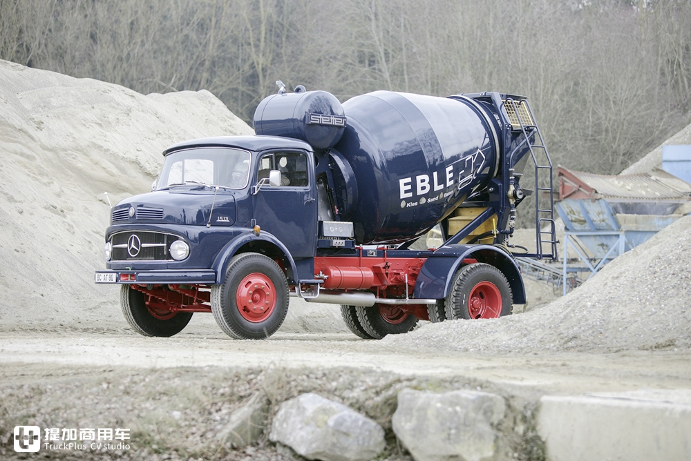奔驰1959年推出的长头卡车，国内也曾引进，当时的双卧铺配置让人惊叹 - 第5张