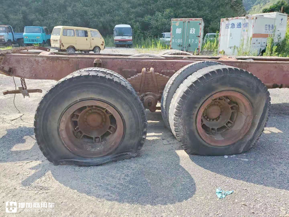 奔驰1959年推出的长头卡车，国内也曾引进，当时的双卧铺配置让人惊叹 - 第7张