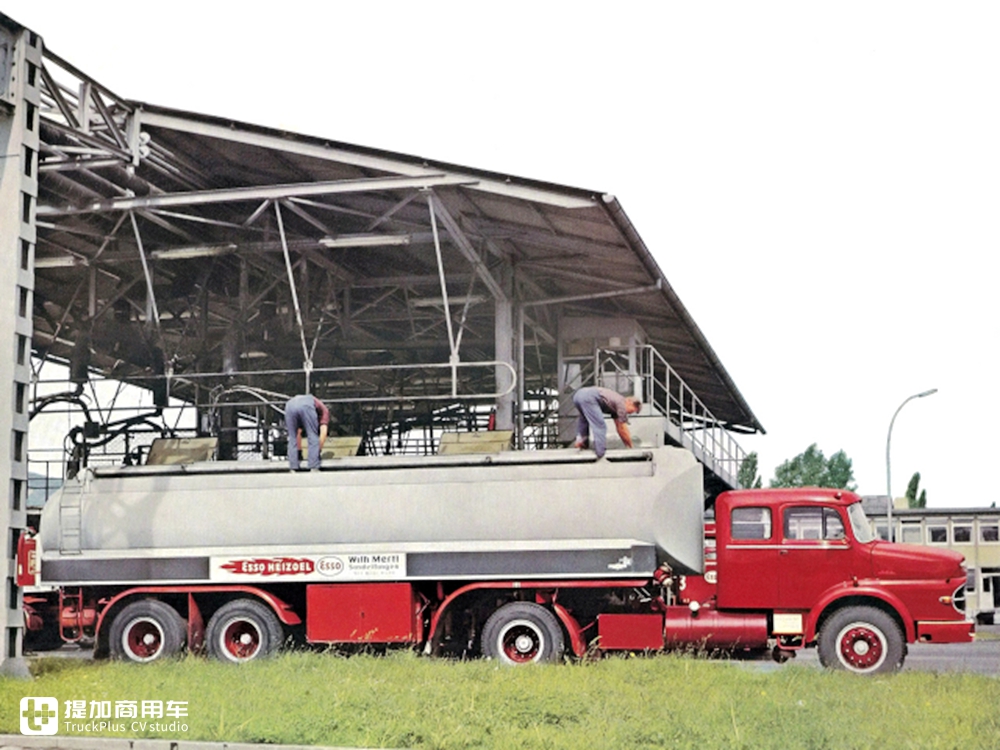 奔驰1959年推出的长头卡车，国内也曾引进，当时的双卧铺配置让人惊叹 - 第11张