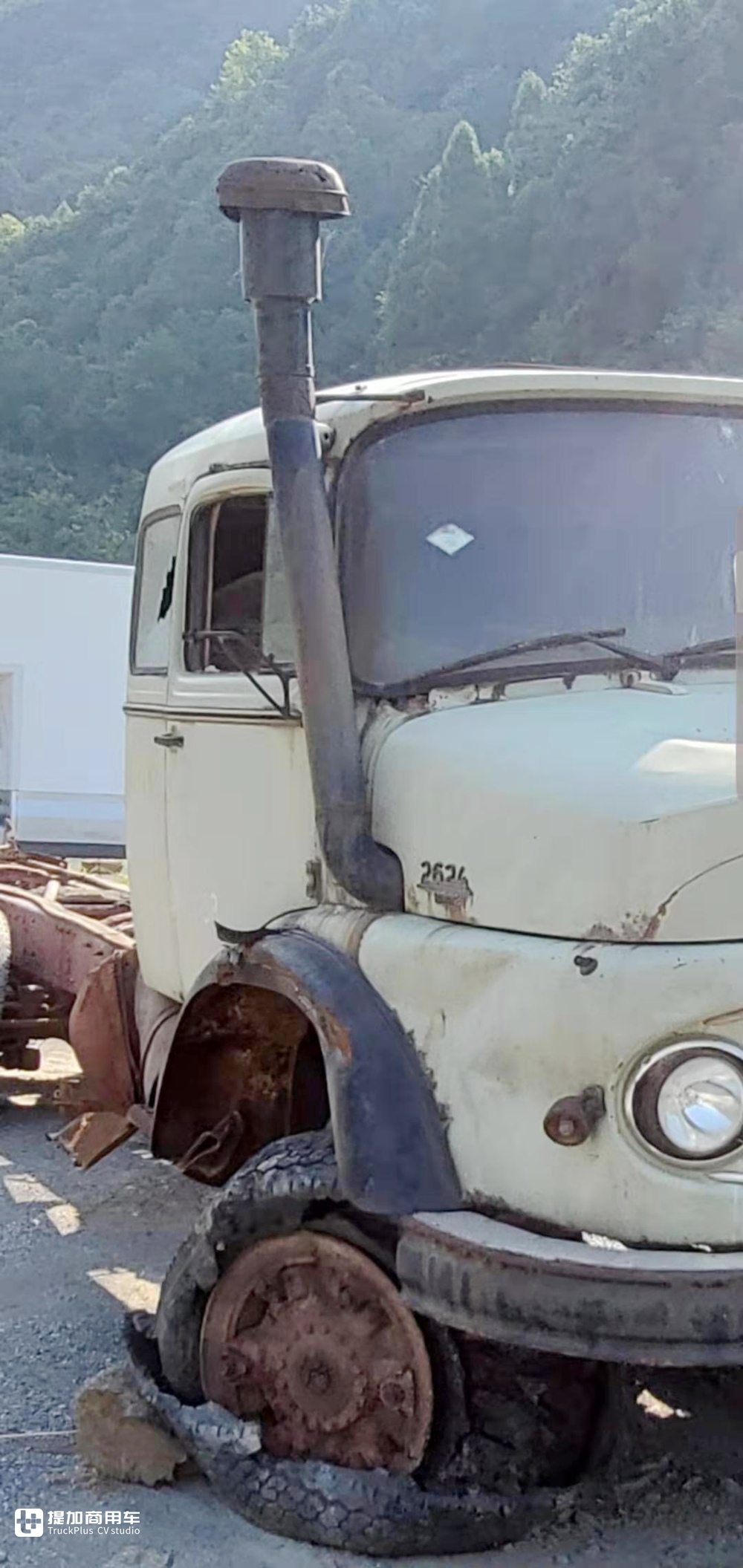 奔驰1959年推出的长头卡车，国内也曾引进，当时的双卧铺配置让人惊叹 - 第14张
