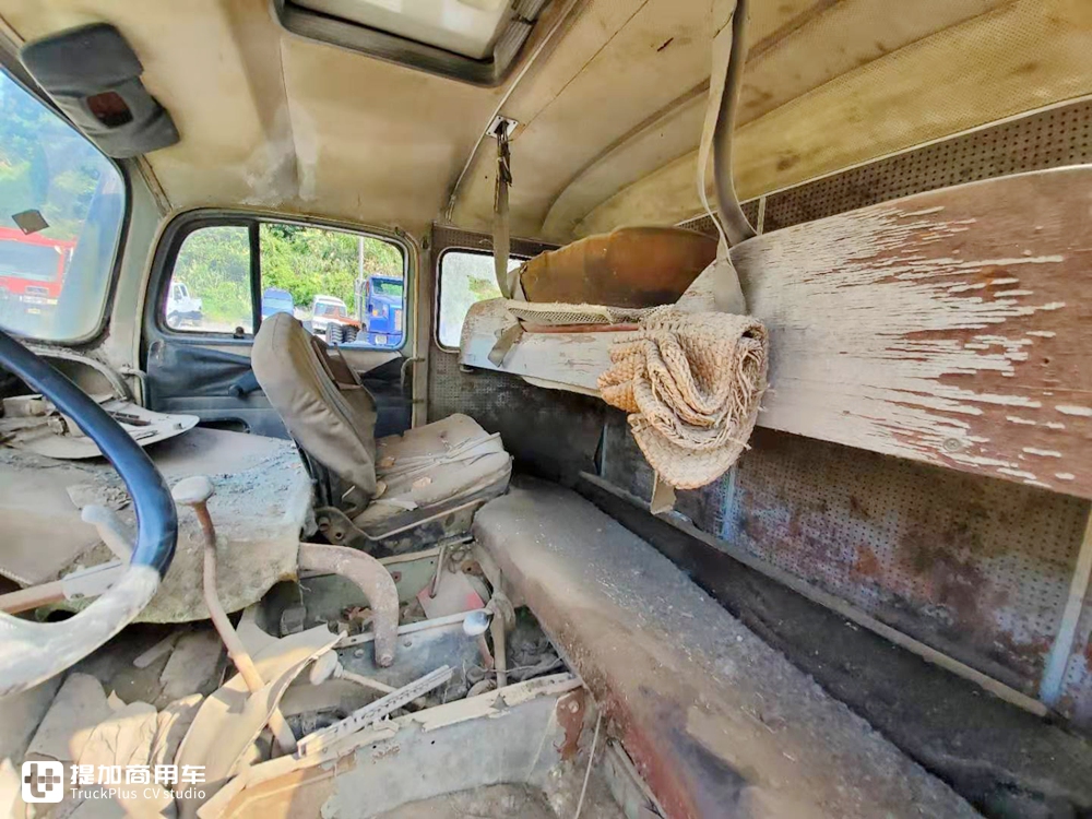 奔驰1959年推出的长头卡车，国内也曾引进，当时的双卧铺配置让人惊叹 - 第18张