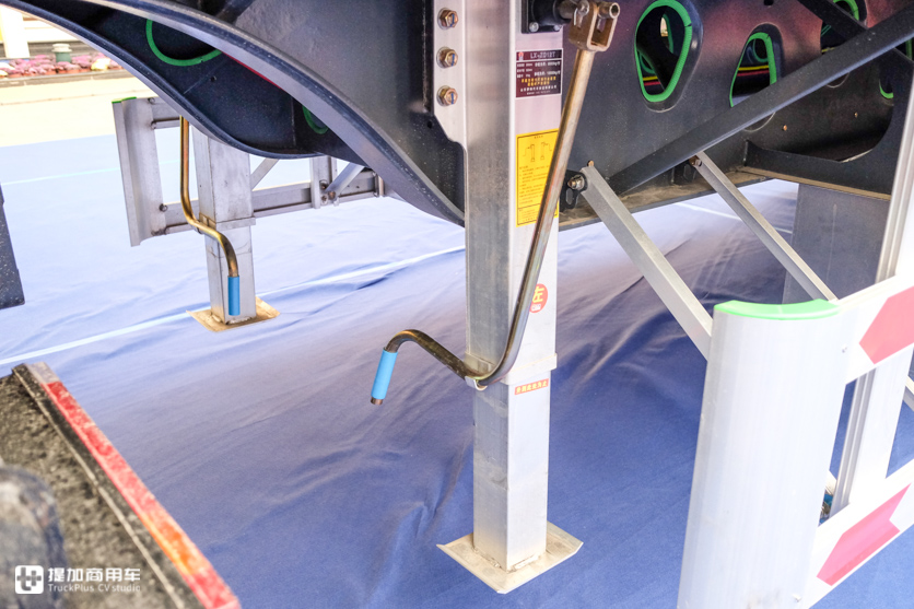 符合新国标的锣响仓栅挂车实拍,自重才5.8吨,还有车桥提升功能 - 第7张 - 提加商用车网 符合新国标的锣响仓栅挂车实拍,自重才5.8吨,还有车桥提升功能 - 第7张