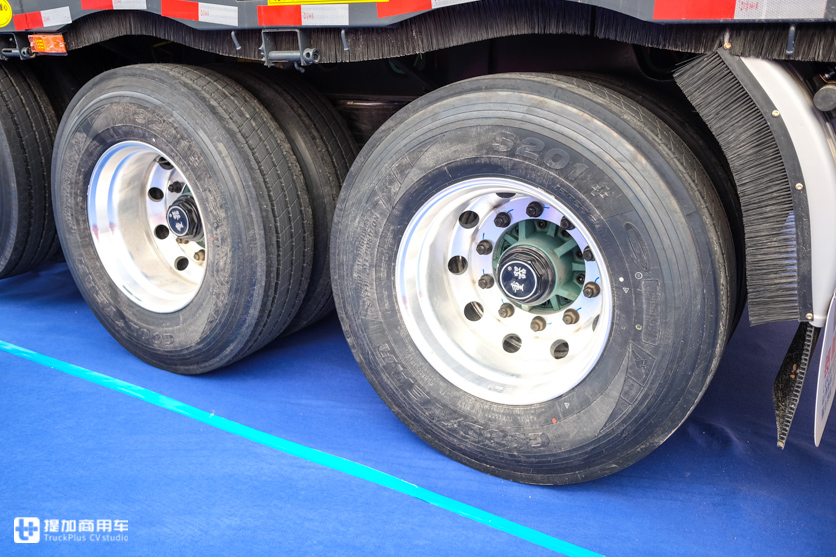 符合新国标的锣响仓栅挂车实拍,自重才5.8吨,还有车桥提升功能 - 第9张 - 提加商用车网 符合新国标的锣响仓栅挂车实拍,自重才5.8吨,还有车桥提升功能 - 第9张