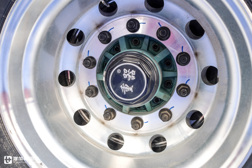 符合新国标的锣响仓栅挂车实拍,自重才5.8吨,还有车桥提升功能 - 第14张 - 提加商用车网 符合新国标的锣响仓栅挂车实拍,自重才5.8吨,还有车桥提升功能 - 第14张