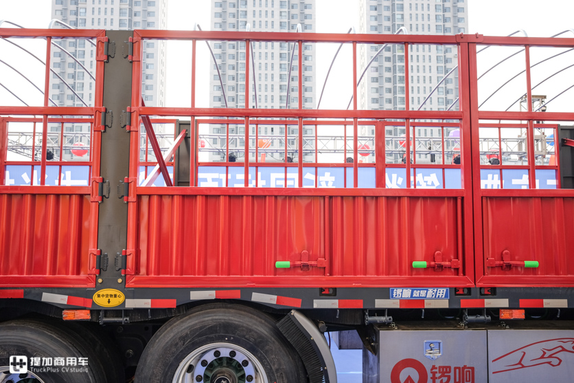 符合新国标的锣响仓栅挂车实拍,自重才5.8吨,还有车桥提升功能 - 第3张 - 提加商用车网 符合新国标的锣响仓栅挂车实拍,自重才5.8吨,还有车桥提升功能 - 第3张