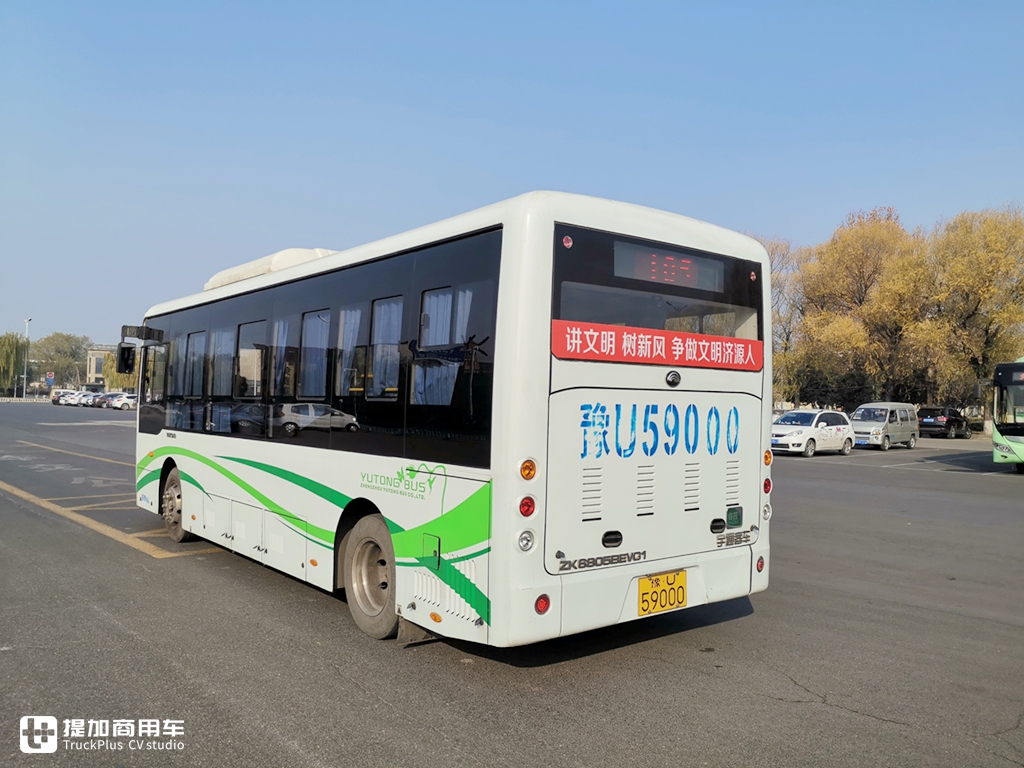 运营4年依然如新，动力强的司机不敢开太快，实地体验宇通8米纯电动公交 - 第4张