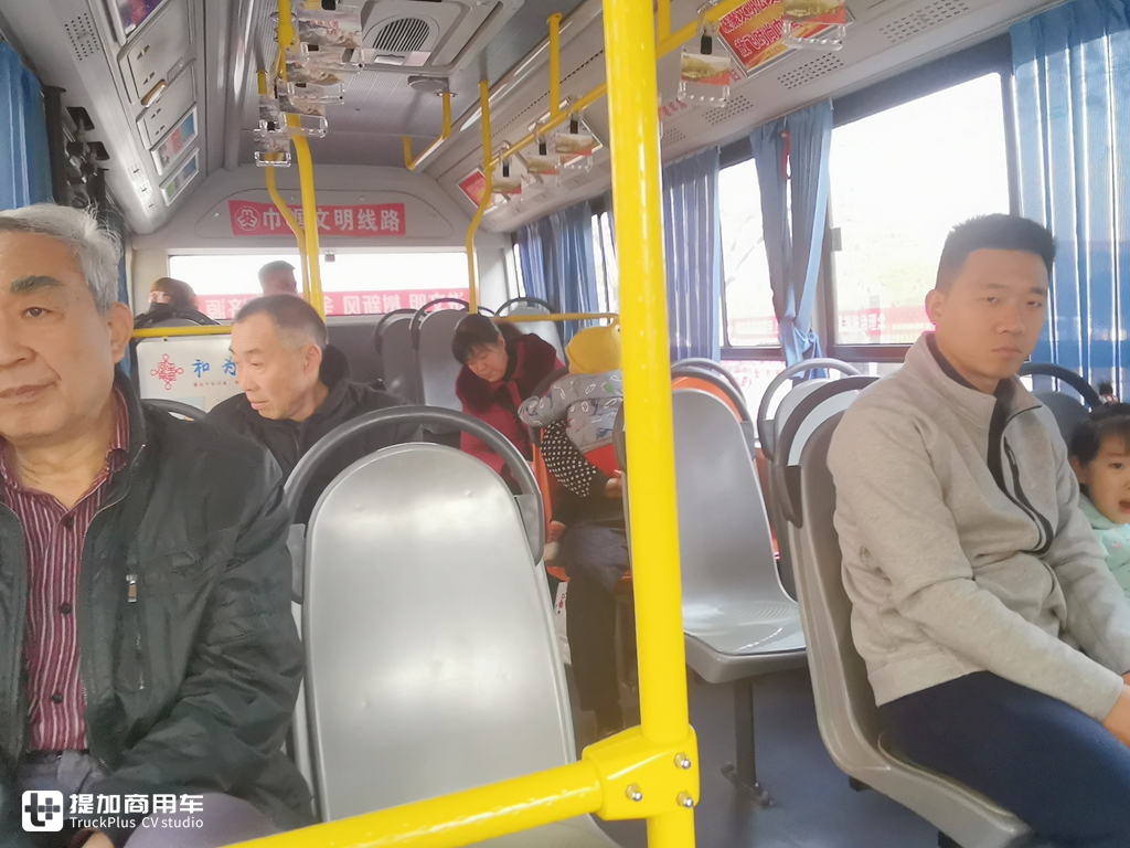 运营4年依然如新，动力强的司机不敢开太快，实地体验宇通8米纯电动公交 - 第14张