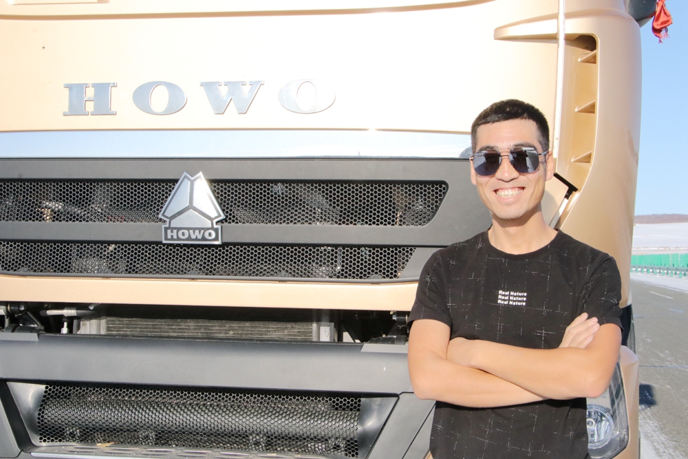 豪沃T7轻量化牵引车,助力王影“轮上淘金” - 第1张 - 提加商用车网 豪沃T7轻量化牵引车,助力王影“轮上淘金” - 第1张