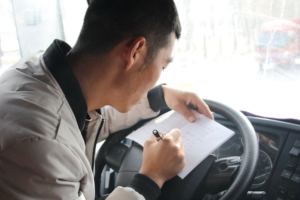 豪沃T7轻量化牵引车,助力王影“轮上淘金” - 第6张 - 提加商用车网 豪沃T7轻量化牵引车,助力王影“轮上淘金” - 第6张