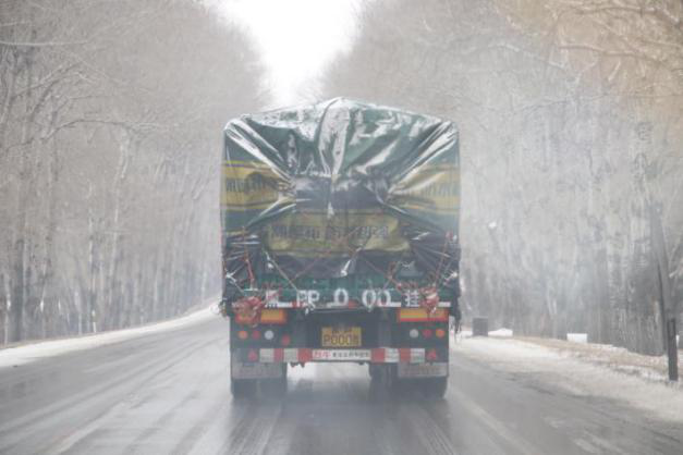 豪沃T7轻量化牵引车,助力王影“轮上淘金” - 第4张 - 提加商用车网 豪沃T7轻量化牵引车,助力王影“轮上淘金” - 第4张