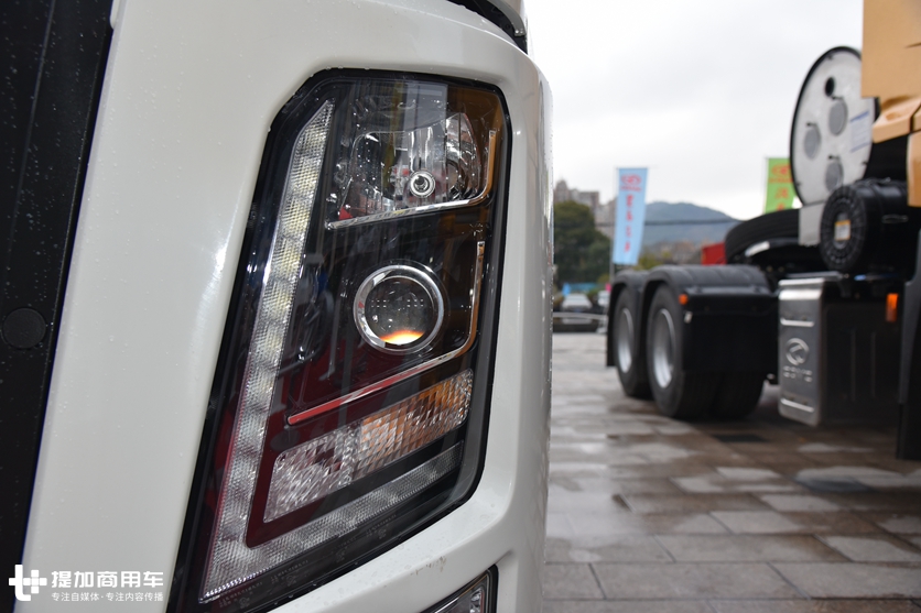 2020款华菱汉马H9旗舰牵引车实拍,带您好好看看又有哪些升级改进 - 第6张 - 提加商用车网 2020款华菱汉马H9旗舰牵引车实拍,带您好好看看又有哪些升级改进 - 第6张