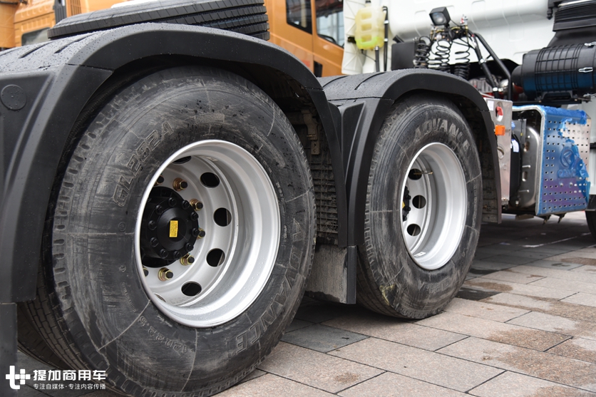 2020款华菱汉马H9旗舰牵引车实拍,带您好好看看又有哪些升级改进 - 第10张 - 提加商用车网 2020款华菱汉马H9旗舰牵引车实拍,带您好好看看又有哪些升级改进 - 第10张