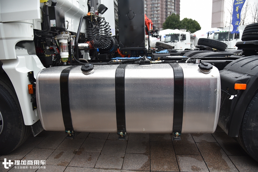 2020款华菱汉马H9旗舰牵引车实拍,带您好好看看又有哪些升级改进 - 第11张 - 提加商用车网 2020款华菱汉马H9旗舰牵引车实拍,带您好好看看又有哪些升级改进 - 第11张