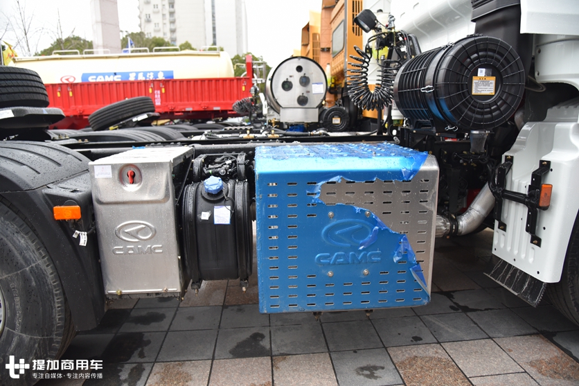 2020款华菱汉马H9旗舰牵引车实拍,带您好好看看又有哪些升级改进 - 第12张 - 提加商用车网 2020款华菱汉马H9旗舰牵引车实拍,带您好好看看又有哪些升级改进 - 第12张