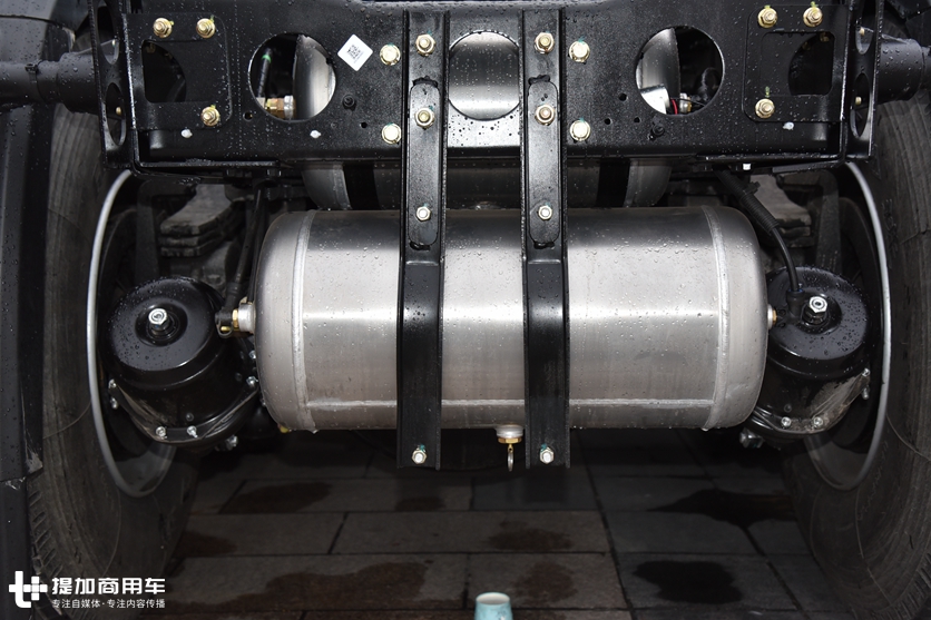2020款华菱汉马H9旗舰牵引车实拍,带您好好看看又有哪些升级改进 - 第13张 - 提加商用车网 2020款华菱汉马H9旗舰牵引车实拍,带您好好看看又有哪些升级改进 - 第13张