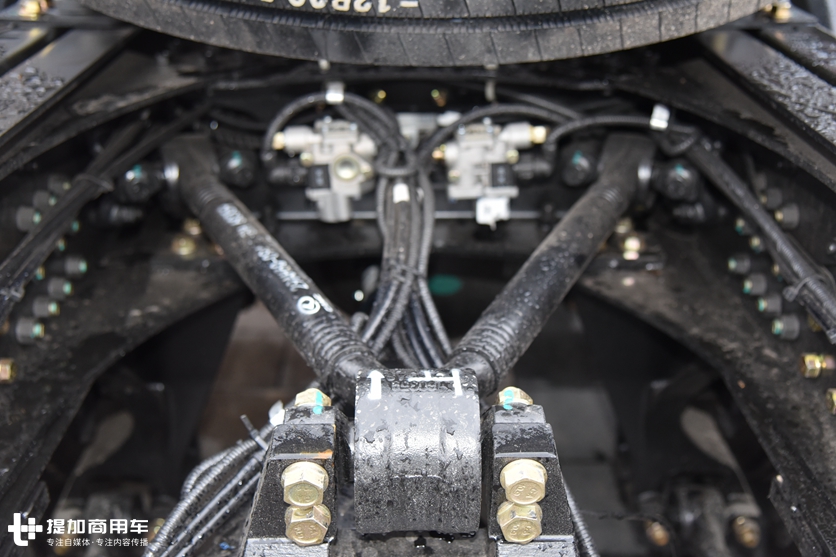 2020款华菱汉马H9旗舰牵引车实拍,带您好好看看又有哪些升级改进 - 第15张 - 提加商用车网 2020款华菱汉马H9旗舰牵引车实拍,带您好好看看又有哪些升级改进 - 第15张