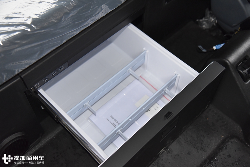 2020款华菱汉马H9旗舰牵引车实拍,带您好好看看又有哪些升级改进 - 第16张 - 提加商用车网 2020款华菱汉马H9旗舰牵引车实拍,带您好好看看又有哪些升级改进 - 第16张