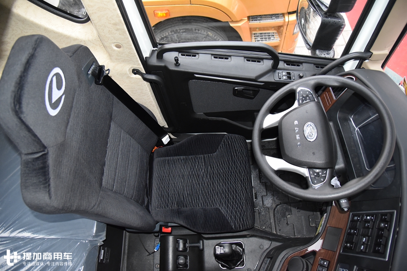 2020款华菱汉马H9旗舰牵引车实拍,带您好好看看又有哪些升级改进 - 第17张 - 提加商用车网 2020款华菱汉马H9旗舰牵引车实拍,带您好好看看又有哪些升级改进 - 第17张