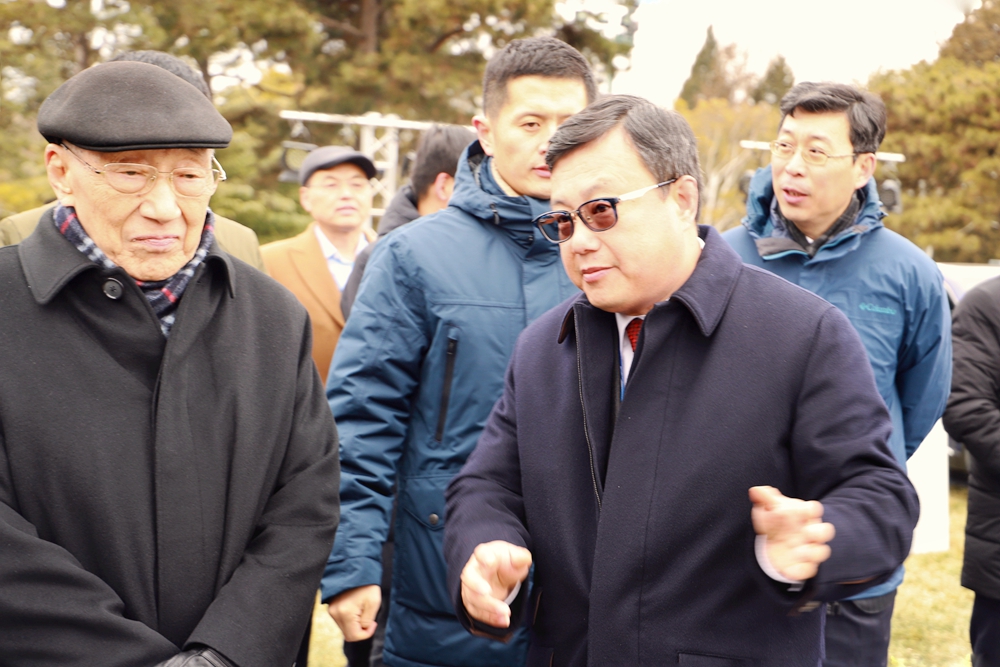 中国电动汽车百人会论坛在北京钓鱼台国宾馆召开，电咖商用车ER600精彩亮相 - 第5张
