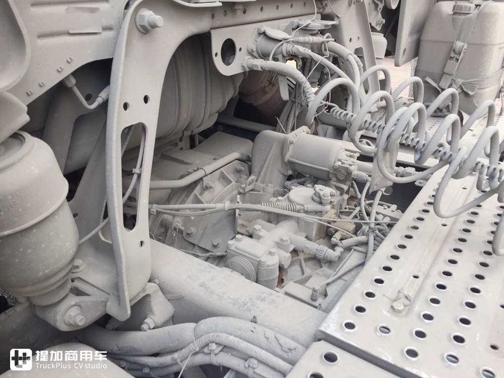 偶遇已经投入运营德龙X6000牵引车,配西康发动机,竟然还是一辆码头货柜车 - 第20张 - 提加商用车网 偶遇已经投入运营德龙X6000牵引车,配西康发动机,竟然还是一辆码头货柜车 - 第20张