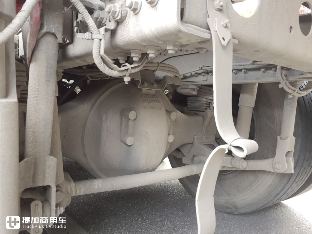 偶遇已经投入运营德龙X6000牵引车，配西康发动机，竟然还是一辆码头货柜车 - 第24张