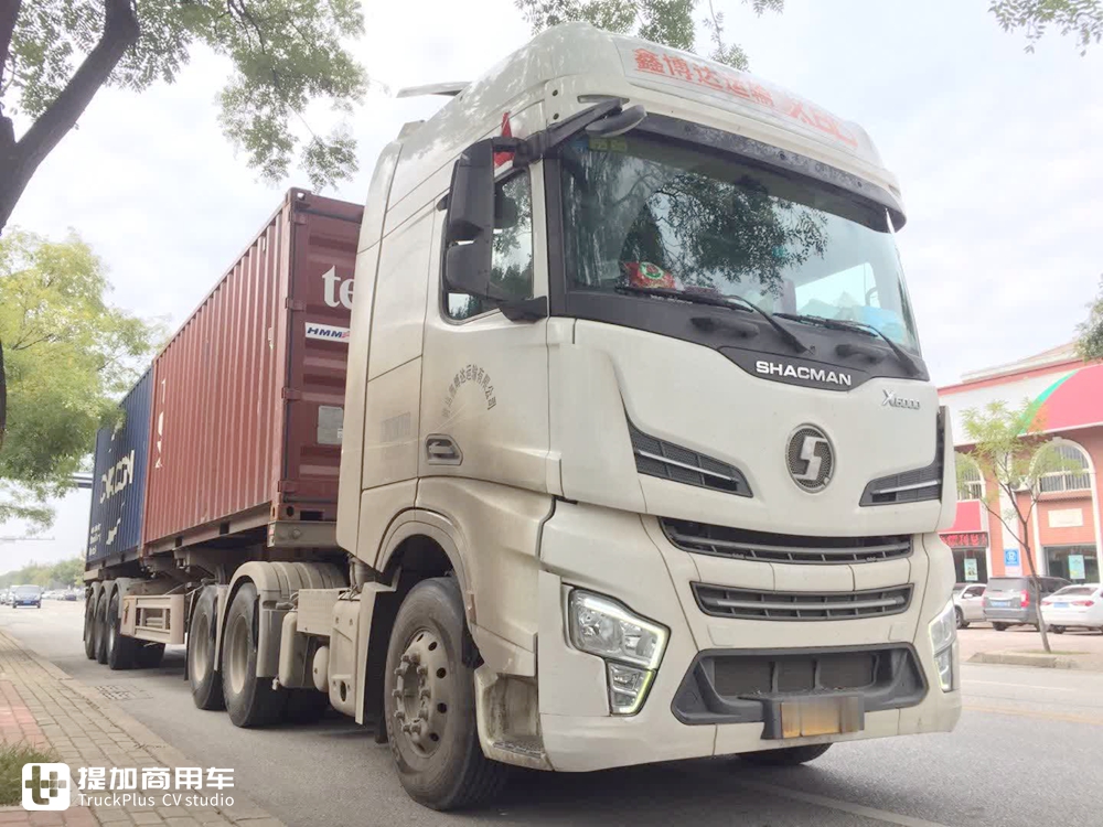 偶遇已经投入运营德龙X6000牵引车，配西康发动机，竟然还是一辆码头货柜车 - 第3张