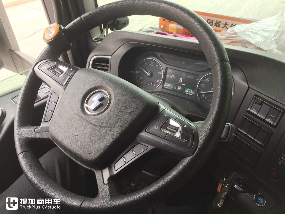 偶遇已经投入运营德龙X6000牵引车，配西康发动机，竟然还是一辆码头货柜车 - 第6张