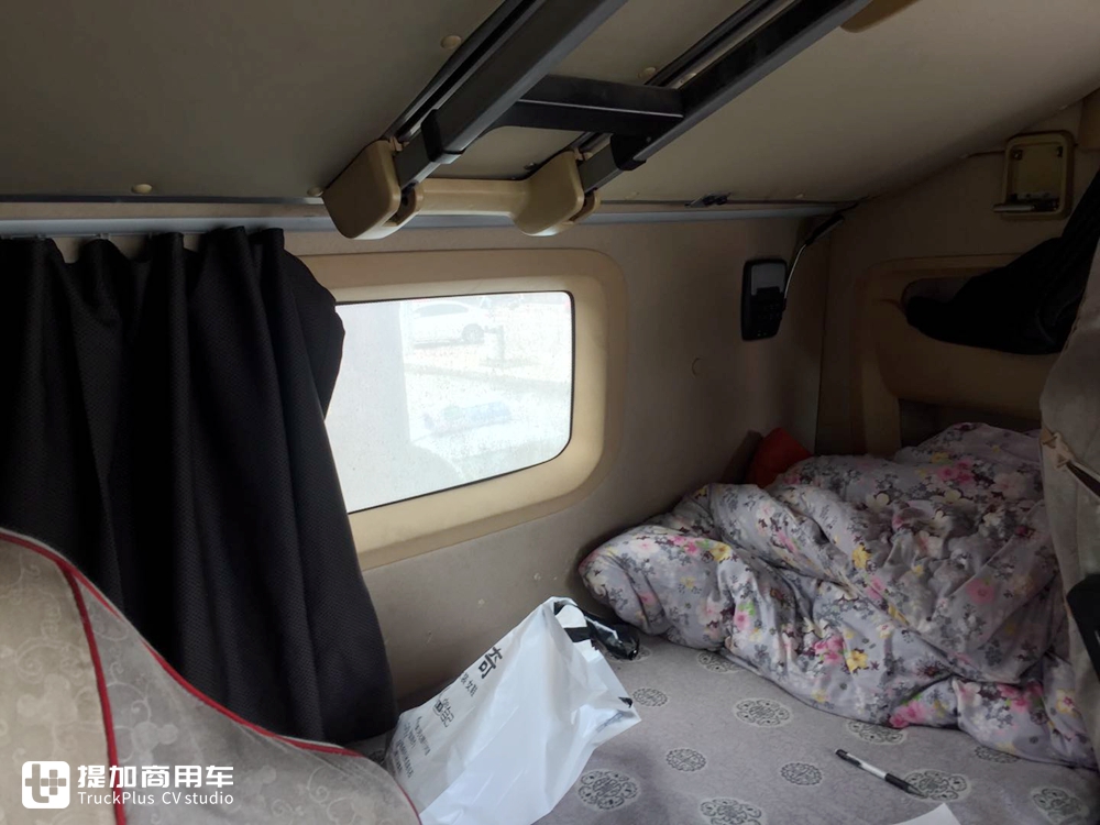 偶遇已经投入运营德龙X6000牵引车，配西康发动机，竟然还是一辆码头货柜车 - 第15张