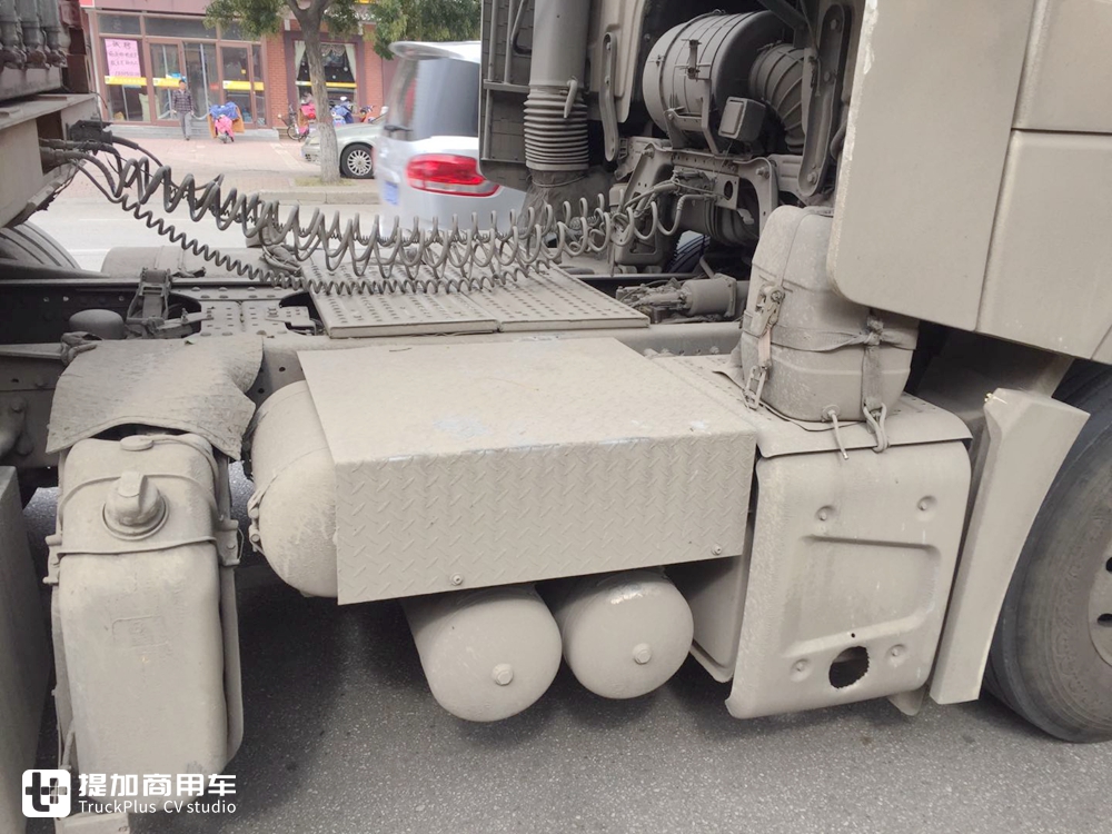 偶遇已经投入运营德龙X6000牵引车,配西康发动机,竟然还是一辆码头货柜车 - 第21张 - 提加商用车网 偶遇已经投入运营德龙X6000牵引车,配西康发动机,竟然还是一辆码头货柜车 - 第21张