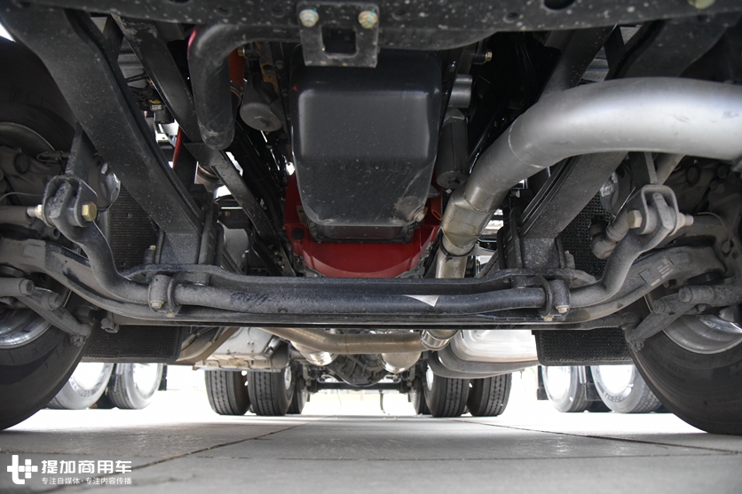 自动挡、电子手刹,安全属性也到位,这辆德龙X6000危化品牵引车配置真高 - 第3张 - 提加商用车网 自动挡、电子手刹,安全属性也到位,这辆德龙X6000危化品牵引车配置真高 - 第3张