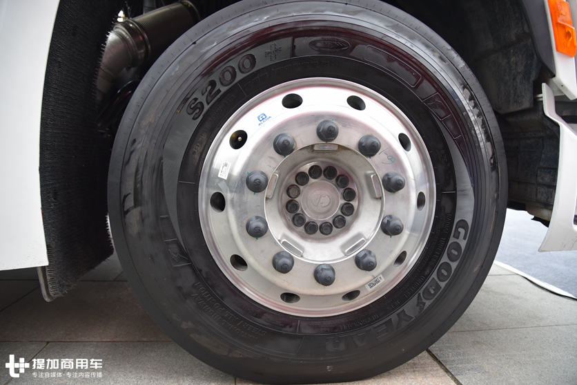 自动挡、电子手刹,安全属性也到位,这辆德龙X6000危化品牵引车配置真高 - 第6张 - 提加商用车网 自动挡、电子手刹,安全属性也到位,这辆德龙X6000危化品牵引车配置真高 - 第6张