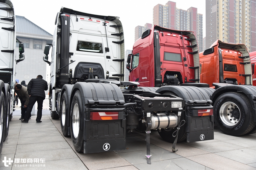 自动挡、电子手刹,安全属性也到位,这辆德龙X6000危化品牵引车配置真高 - 第10张 - 提加商用车网 自动挡、电子手刹,安全属性也到位,这辆德龙X6000危化品牵引车配置真高 - 第10张