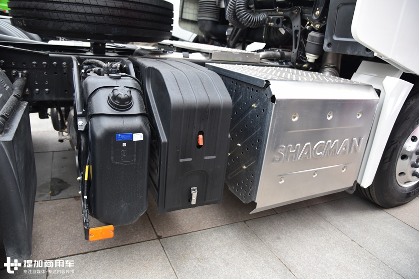 自动挡、电子手刹,安全属性也到位,这辆德龙X6000危化品牵引车配置真高 - 第11张 - 提加商用车网 自动挡、电子手刹,安全属性也到位,这辆德龙X6000危化品牵引车配置真高 - 第11张