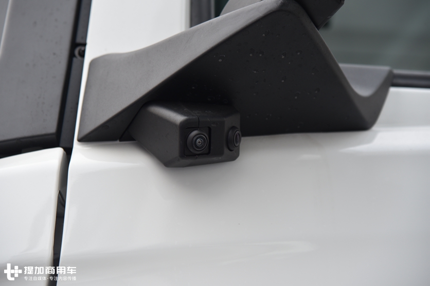 自动挡、电子手刹,安全属性也到位,这辆德龙X6000危化品牵引车配置真高 - 第14张 - 提加商用车网 自动挡、电子手刹,安全属性也到位,这辆德龙X6000危化品牵引车配置真高 - 第14张