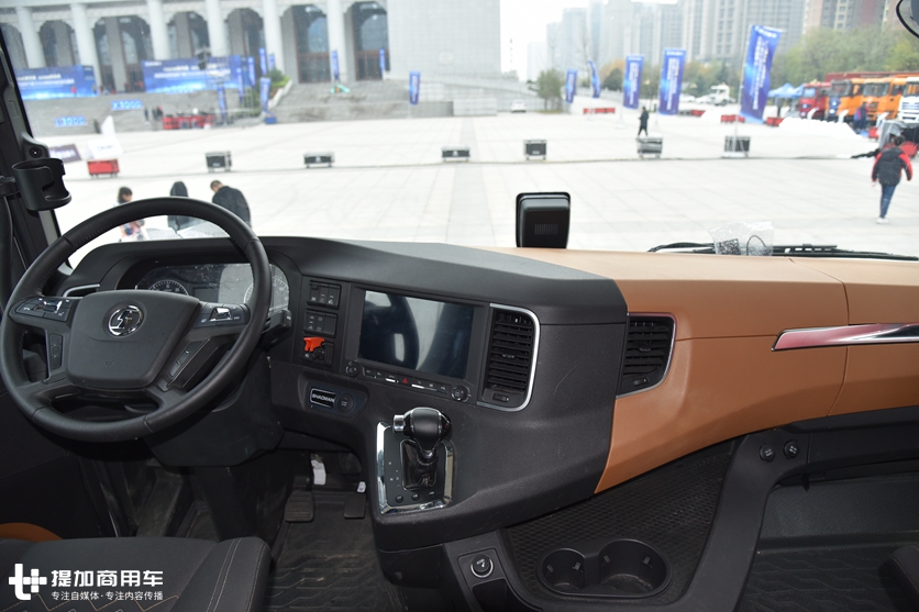 自动挡、电子手刹,安全属性也到位,这辆德龙X6000危化品牵引车配置真高 - 第16张 - 提加商用车网 自动挡、电子手刹,安全属性也到位,这辆德龙X6000危化品牵引车配置真高 - 第16张