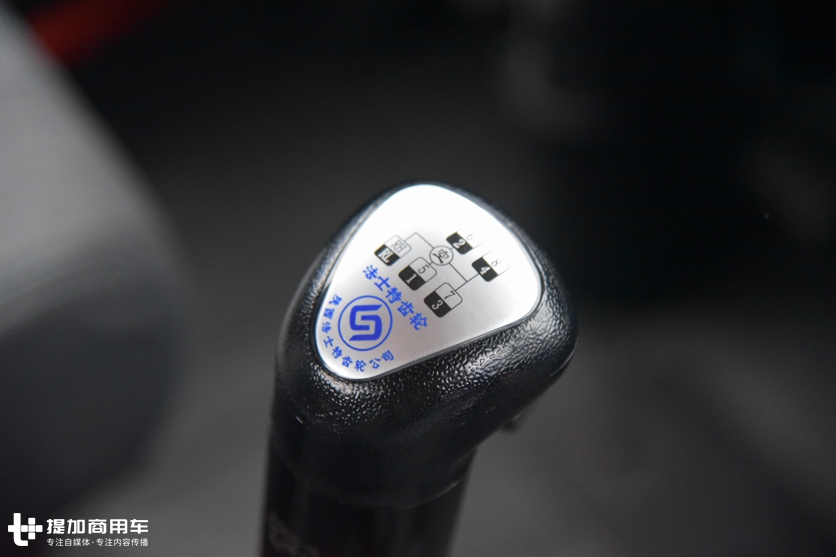 载货车市场的一匹黑马?炫酷外观内饰+大装载量,飞碟缔途XH载货车再亮相 - 第9张 - 提加商用车网 载货车市场的一匹黑马?炫酷外观内饰+大装载量,飞碟缔途XH载货车再亮相 - 第9张