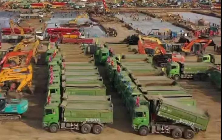 全力保障西安“小汤山”医院建设,陕汽贴心服务支援极速战“疫” - 第2张 - 提加商用车网 全力保障西安“小汤山”医院建设,陕汽贴心服务支援极速战“疫” - 第2张