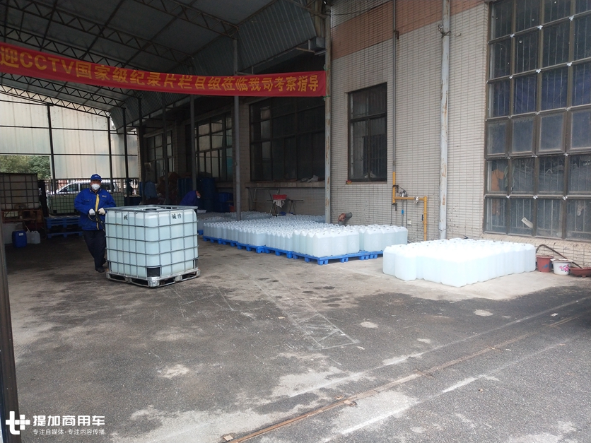 除了医护人员还有谁往武汉疫区冲?还有卡车司机,他们才是幕后英雄 - 第4张 - 提加商用车网 除了医护人员还有谁往武汉疫区冲?还有卡车司机,他们才是幕后英雄 - 第4张